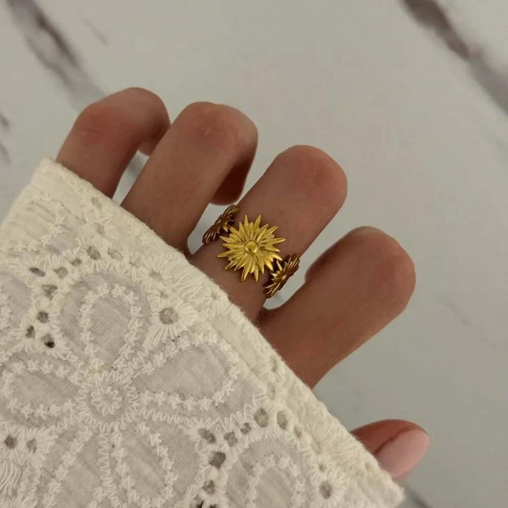 SKU:0133 gold ring flowers material stainless steel waterproof Us 6 -‎ 10